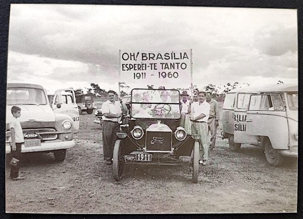 Cartão Postal Oficial dos Correios 1990 Brasília Inauguração NOVACAP Carro Antigo 1