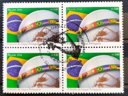 C 3361 Selo 8 Séculos de Língua Portuguesa Bandeira Mão 2014 Quadra CBC SP