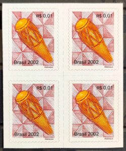 Selo Regular RHM 834 Instrumento Musical Denteação Fina Atabaque 2005 Quadra