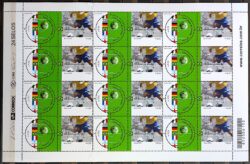 C 2449 Selo Campeões do Mundo de Futebol Bandeira Itália Uruguai Alemanha França Argentina Inglaterra 2002 Folha