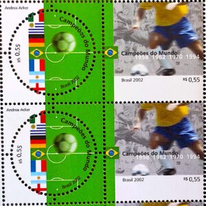 C 2449 Selo Campeoes do Mundo de Futebol Bandeira Italia Uruguai Alemanha Franca Argentina Inglaterra 2002 Quadra