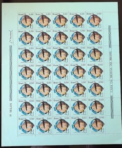 C 890 Selo Peixes de Agua Doce Morere 1975 Folha