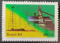 C 1384 Selo Centenario de Getulio Vargas Energia Petroleo 1984