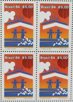 C 1411 Selo 20 Anos Banco Nacional de Habitacao BNH Economia Familia 1984 Quadra