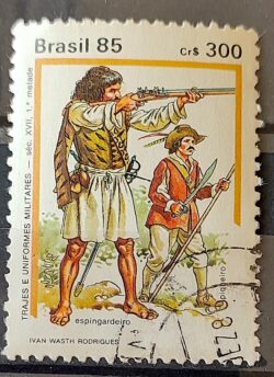 C 1477 Selo Trajes e Uniformes de Militar Historia 1985 Circulado 3