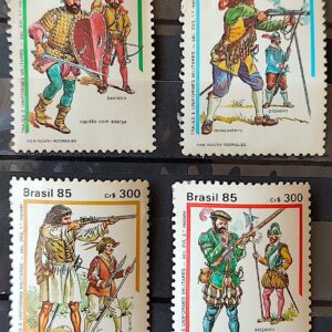 C 1477 Selo Trajes e Uniformes de Militar Historia 1985 Serie Completa MH