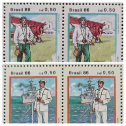 C 1539 Selo Trajes e Uniformes de Militar Marinha Navio Aeronautica Aviao 1986 Quadra Serie Completa