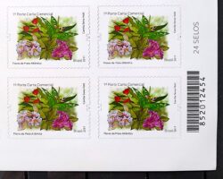 C 3707 Selo Flores da Mata Atlantica 2017 Autoadesivo Quadra Codigo de Barras