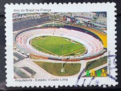 C 2616 Selo Ano do Brasil na Franca Arquitetura Estadio Futebol 2005 Circulado 1
