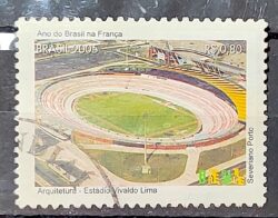 C 2616 Selo Ano do Brasil na Franca Arquitetura Estadio Futebol 2005 Circulado 3
