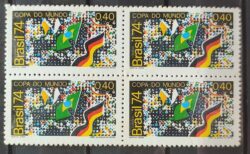 C 853 Selo Campeao Mundial de Futebol Alemanha 1974 Quadra