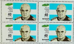 C 725 Selo Presidente Argentina Militar Bandeira 1972 Quadra