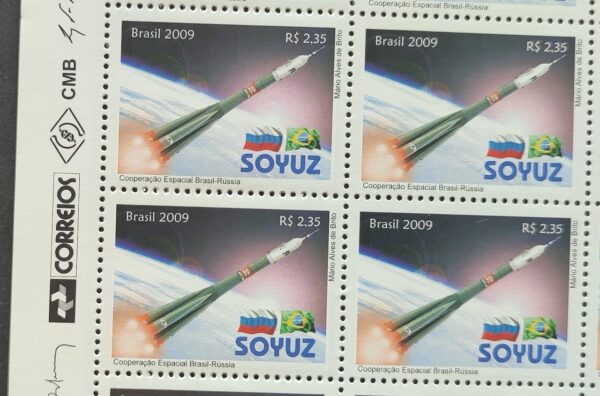 C 2822 Selo Relacoes Diplomaticas Russia Soyuz Foguete Espaco Bandeira 2009 Quadra Vinheta Correios