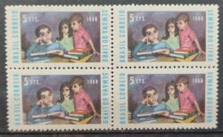 C 614 Selo Semana do Livro Crianca Educacao 1968 Quadra