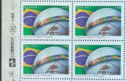C 3361 Selo 8 Seculos de Lingua Portuguesa Bandeira Mao 2014 Quadra Vinheta Correios