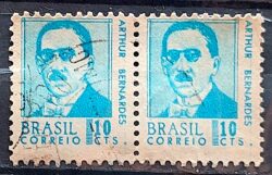 Selo Regular RHM 532 Presidentes da Republica Arthur Bernardes 1967 Dupla Circulado 2
