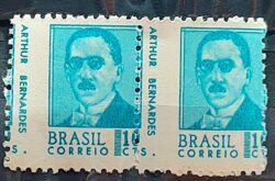 Selo Regular RHM 532 Presidentes da Republica Arthur Bernardes 1967 Dupla VARIEDADE