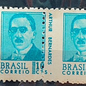 Selo Regular RHM 532 Presidentes da Republica Arthur Bernardes 1967 Dupla VARIEDADE