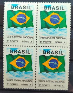 Selo Regular RHM 692 Bandeira Nacional 1992 Quadra