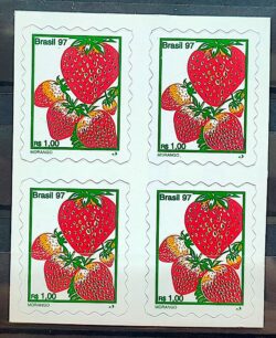 Selo Regular RHM 743 B3 Fruta Morango Perce em Onda Rarissimo 1997 Quadra