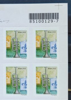 Selo Regular RHM 822 Instrumento Musical Perce em Ondas Trompete 2002 Quadra Codigo de Barras