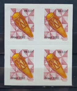 Selo Regular RHM 834 Instrumento Musical Denteacao Fina Atabaque 2005 Quadra