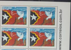 C 2512 Selo Independência Timor Leste Bandeira Mao Estrela Pomba 2003 Quadra Vinheta Site