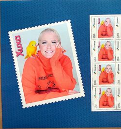 SI 126 Selo Institucional Xuxa Musica Papagaio Aves Mulher 2026 Porta-Retrato