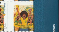 SI 131 Selo Institucional Paixao Verde Amarela pelo Futebol Bandeira 2026 Colorido Variedade Dir 2