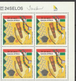 C 2281 Selo Dia da Africa Cultura Afro Berimbau Tambor Musica Mapa 2000 Quadra Vinheta 500 Anos